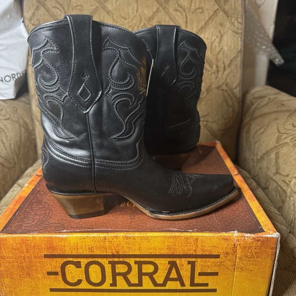 Corral Women's Black Embroidery‎ Ankle Boot Z5111 Size 7 New